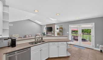 63 Ansel White Dr, Acushnet, MA 02743