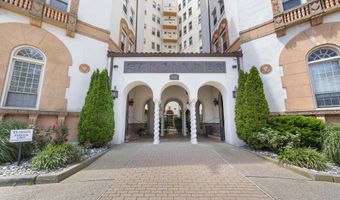 400 Deal Lake Dr 7H, Asbury Park, NJ 07712
