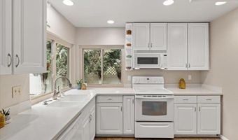 204 Eveningside Gln, Escondido, CA 92026