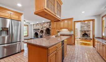 4 Battcock Rd, Billerica, MA 01821