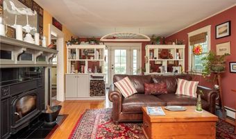 7 Boulevard E, Middletown, RI 02842