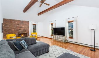 8 Phoebee Ln, Brookfield, CT 06804