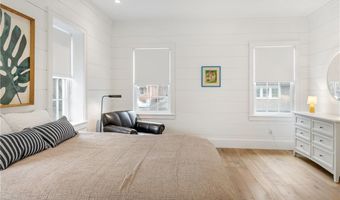 24 School St, Newport, RI 02840