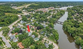 27 Center St, Algonquin, IL 60102