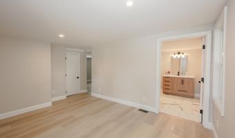 32 Raymond Rd, Auburn, NH 03032