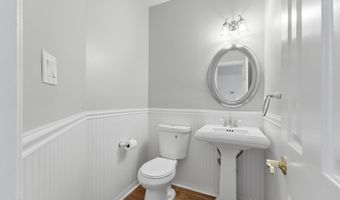 7035 KINGS MANOR Dr, Alexandria, VA 22315