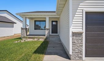 1819 Tuscany Dr SE, Altoona, IA 50009