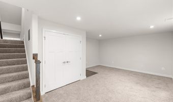 105 BAYHILL Ter, Lake Frederick, VA 22630