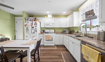 1676 SE 3RD St, Astoria, OR 97103