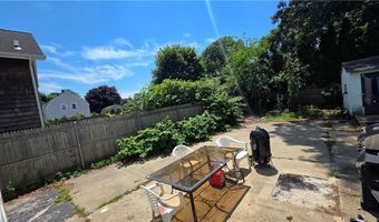 18 Glen St, East Providence, RI 02915