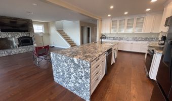 360 2ND St, Bandon, OR 97411