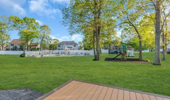 65 Serpentine Dr, Bayville, NJ 08721
