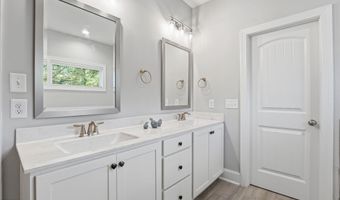 834 Winston Pines Dr, Aberdeen, NC 28315