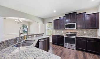 107 Walkabout Dr, Aberdeen, NC 28315