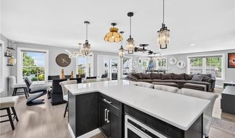 318 Farmington Ave, Cranston, RI 02920