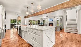 103 NE 7th St, Bentonville, AR 72712