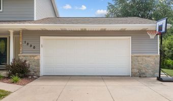 1330 N BRIARCLIFF Dr, Appleton, WI 54915