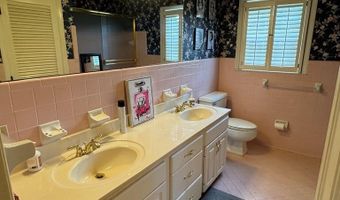 240 Whittle Cir, Ashburn, GA 31714