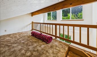 402 Tanglewood Rd, Arcata, CA 95521