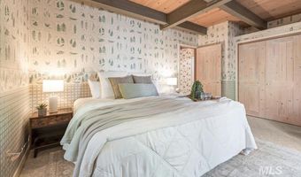 9734 Moore Dr, Cascade, ID 83611