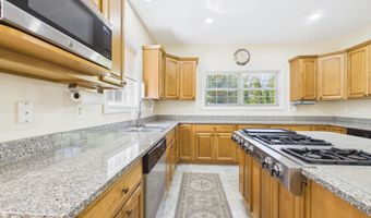 7801 RIDGEWOOD Dr, Annandale, VA 22003