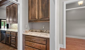 216 Meadowlands Dr, Brandon, MS 39047