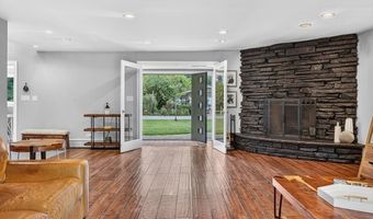 2843 S Briarwood Dr E, Arlington Heights, IL 60005
