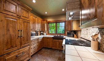 500 Wild Swan Trl, Bigfork, MT 59911