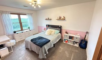 1049 Vine Ave, Riverside, IA 52327