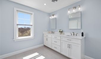 1046 Ocean Rd, Narragansett, RI 02882