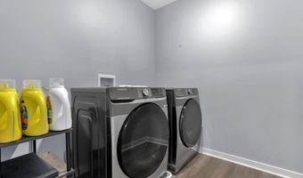 39 Thoreau Dr, Ashville, OH 43103