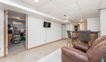 2105 E Sylvan Cir, Brandon, SD 57005