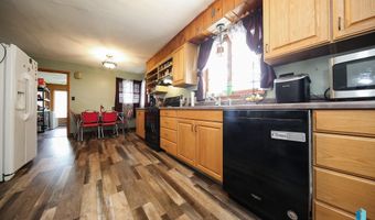 631 E 2nd St, Bridgewater, SD 57319