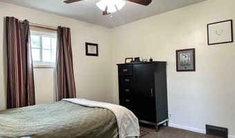 424 Hilltop Rd, Ames, IA 50014