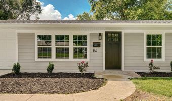 116 E Hadley St, Aurora, MO 65605