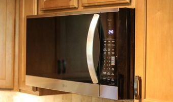 3327 MARTHA CUSTIS Dr 3327, Alexandria, VA 22302