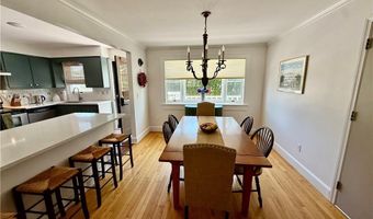 8 Mccormick Rd, Newport, RI 02840
