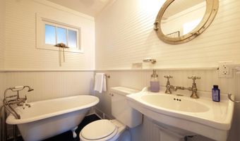204 CORAL St, Beach Haven, NJ 08008