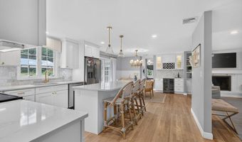 6 Hawthorne Cir, Andover, MA 01810