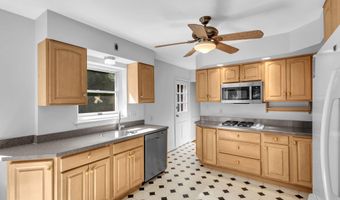 3548 N VALLEY St, Arlington, VA 22207