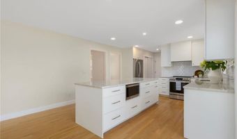 220 Island Dr, Middletown, RI 02842