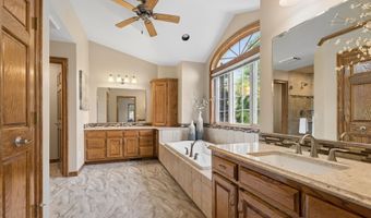 W2880 OAKRIDGE Drive, Appleton, WI 54915