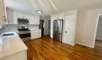 5 Susan Cir, Johnston, RI 02919