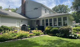 15 Royalwood Ct, Cheshire, CT 06410