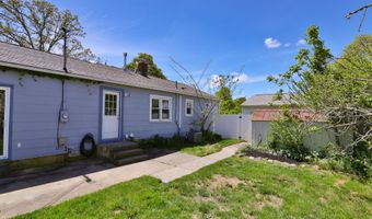 68 Elm St, Beachwood, NJ 08722