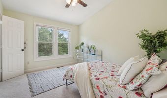 21180 HEDGEROW Ter, Ashburn, VA 20147