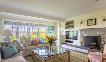 7 Clay Pit Ln, Aquinnah, MA 02535