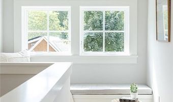 84 Coggeshall Ave, Newport, RI 02840