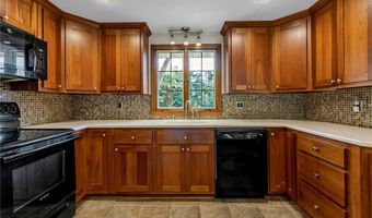60 Fairways Blvd, Amherst, NY 14221