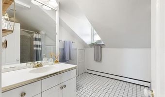 12 Mt. Vernon St 5, Newport, RI 02840